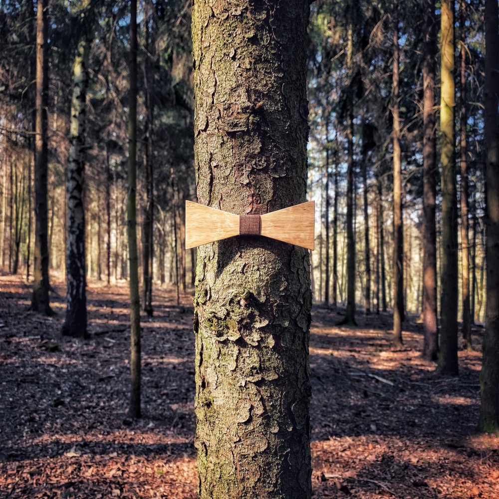 Dřevěný pánský motýlek Mahoosive Premier - hnědý 