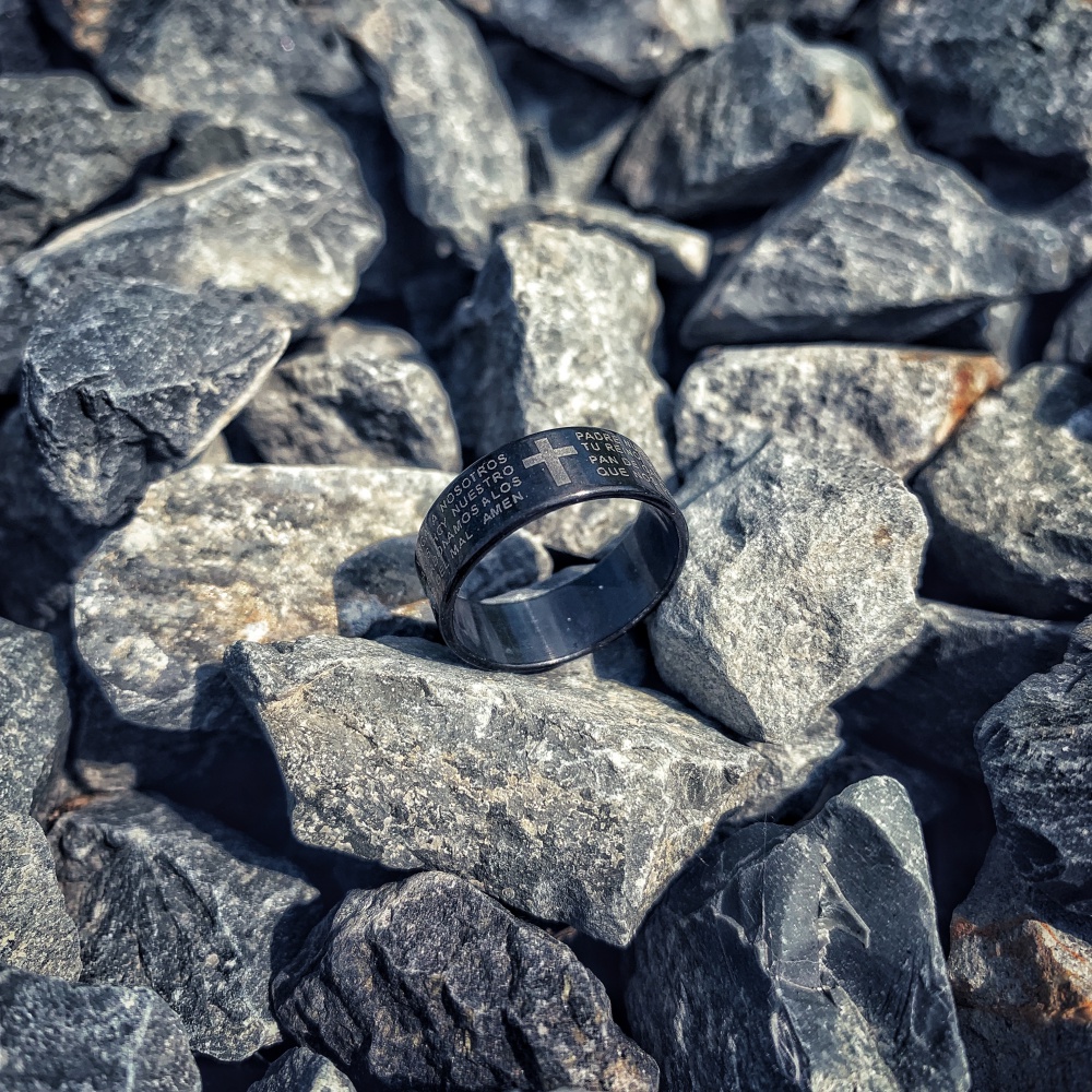 Černý prsten Kříž vel. 7