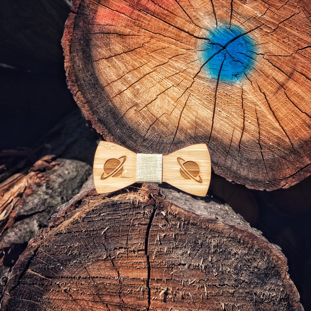 Chlapecký dřevěný motýlek Saturn 