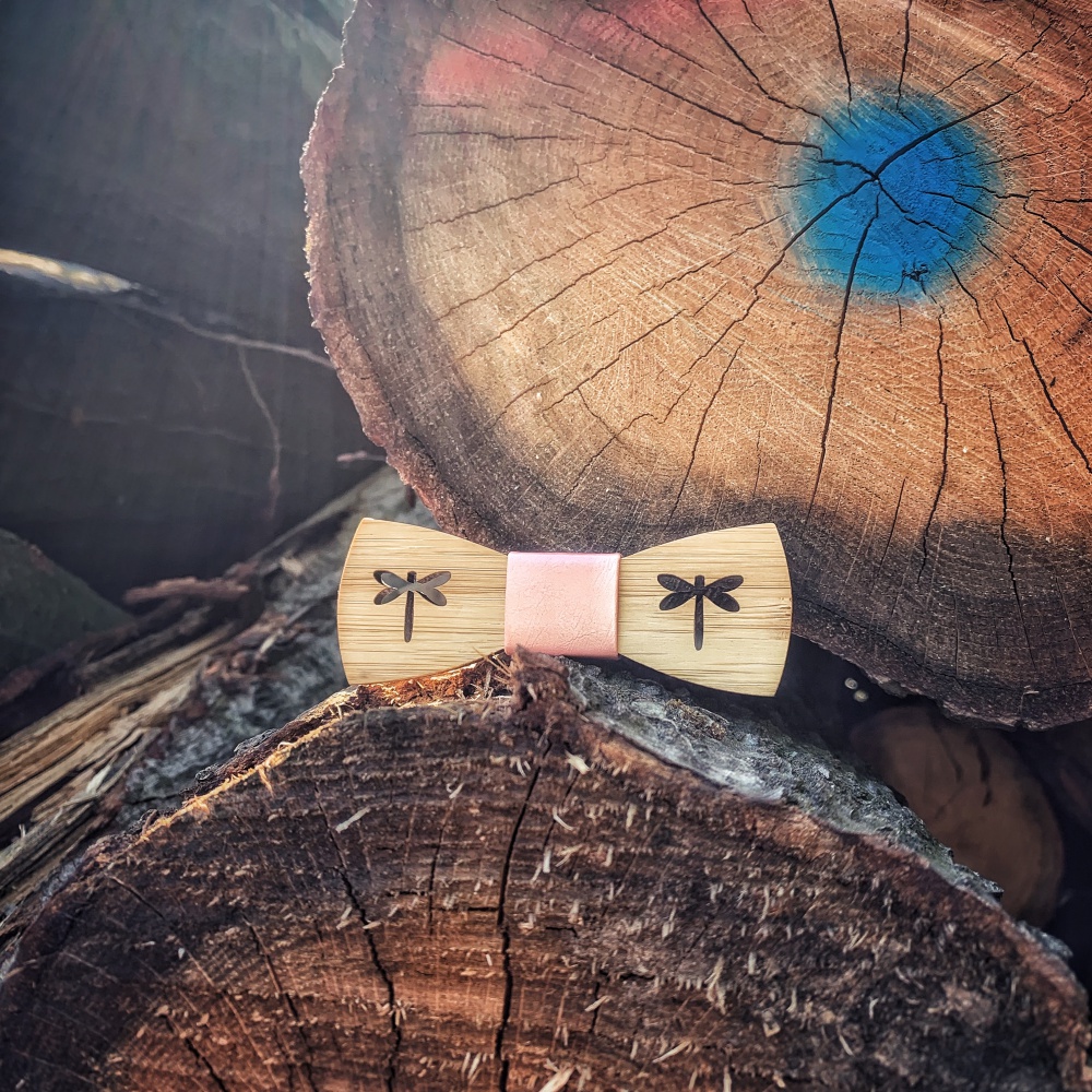 Dřevěný dámský motýlek Vážka Pink 