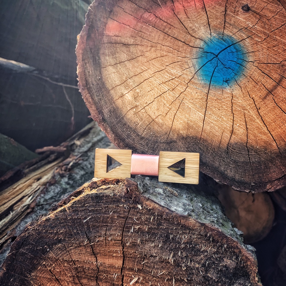 Dřevěný dámský motýlek Trojúhelník Pink 