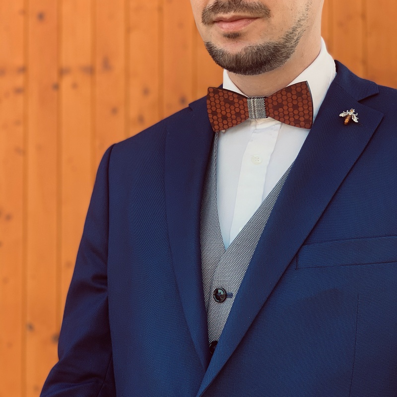Dřevěný pánský motýlek Bee grey