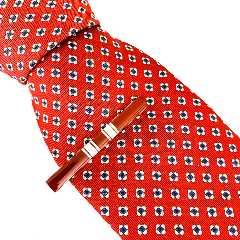 Hnědo - stříbrná spona na kravatu Eye