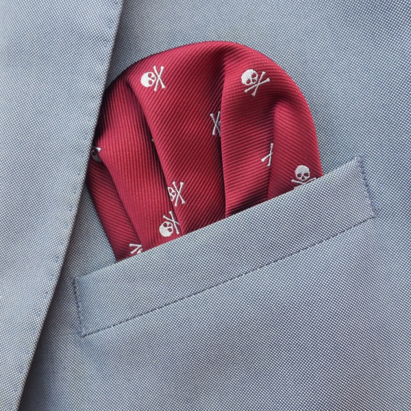 Rudý kapesník do saka Skulls 