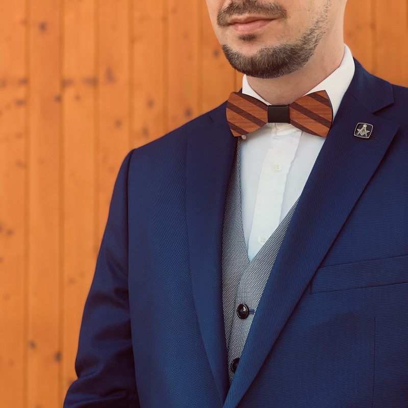 Dřevěný pánský motýlek Stripe leather 