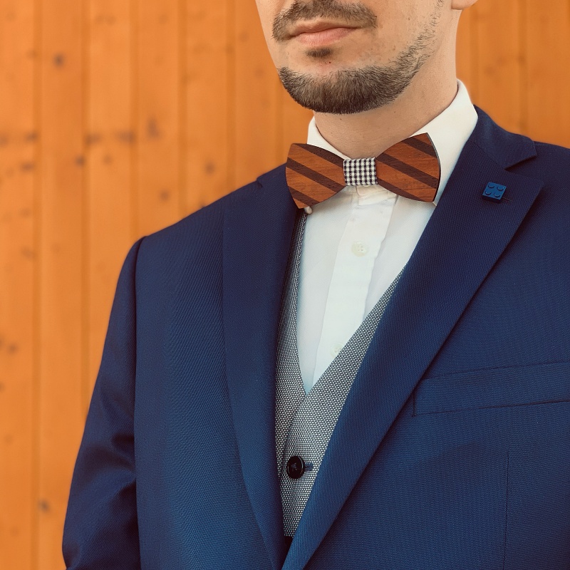Dřevěný pánský motýlek Stripe check