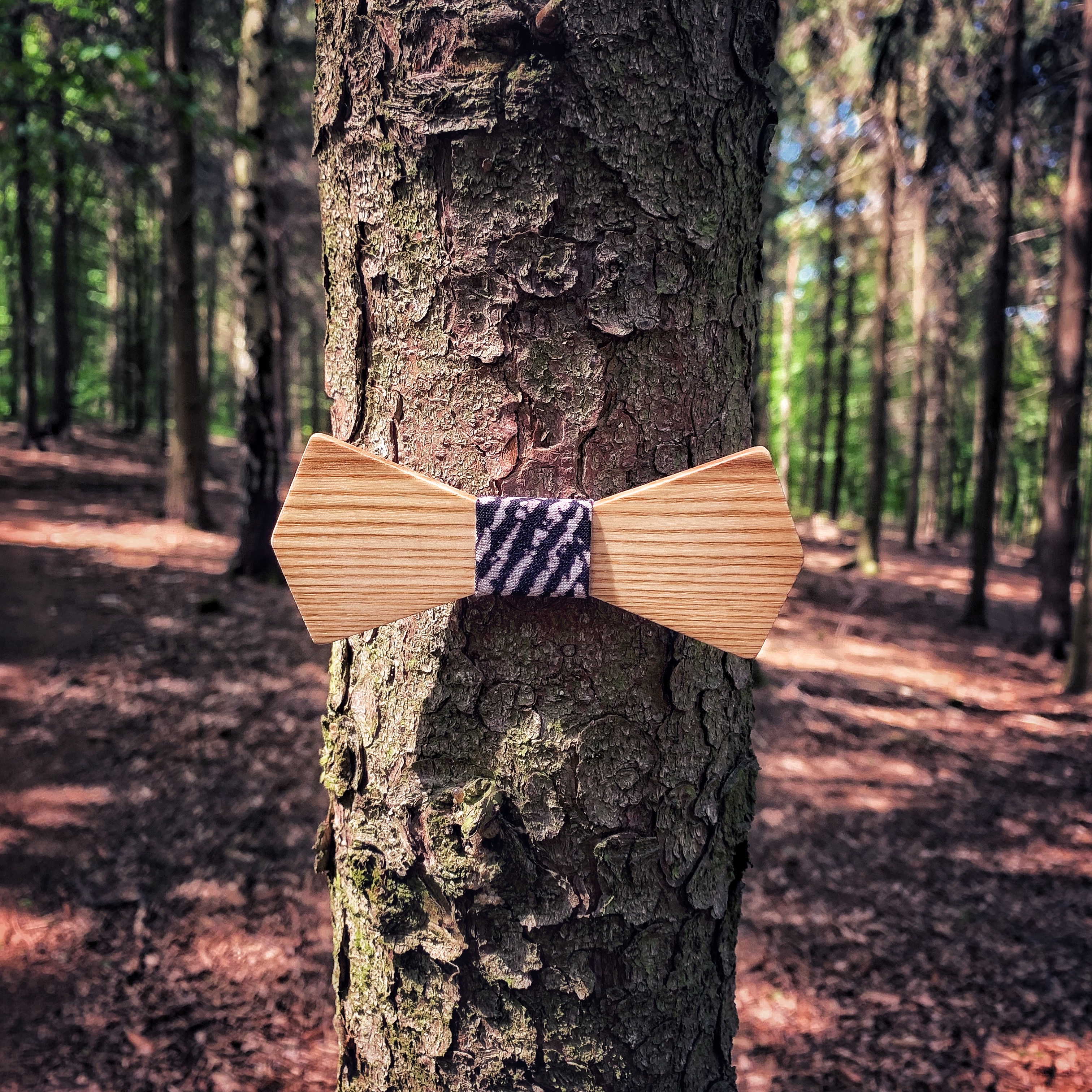 Dřevěný pánský motýlek Slim Zebra 