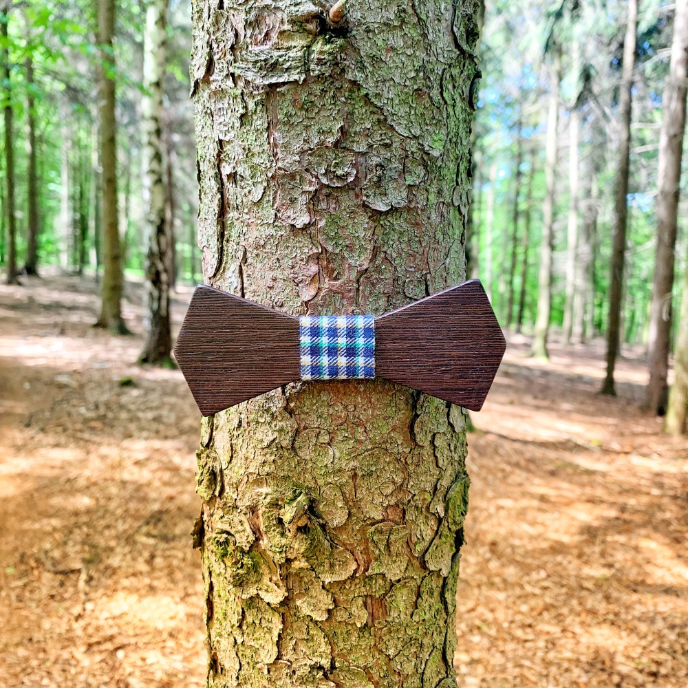 Dřevěný pánský motýlek Slim Kostičky 