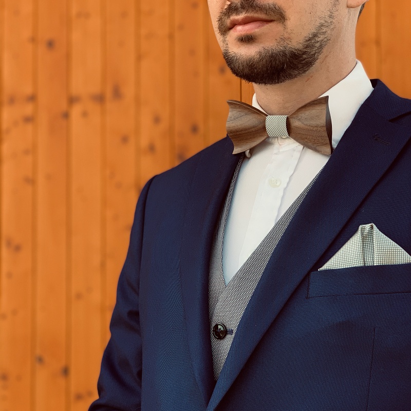 Dřevěný šedý set - motýlek Sharp 3D + manžetové knoflíčky + kapesník