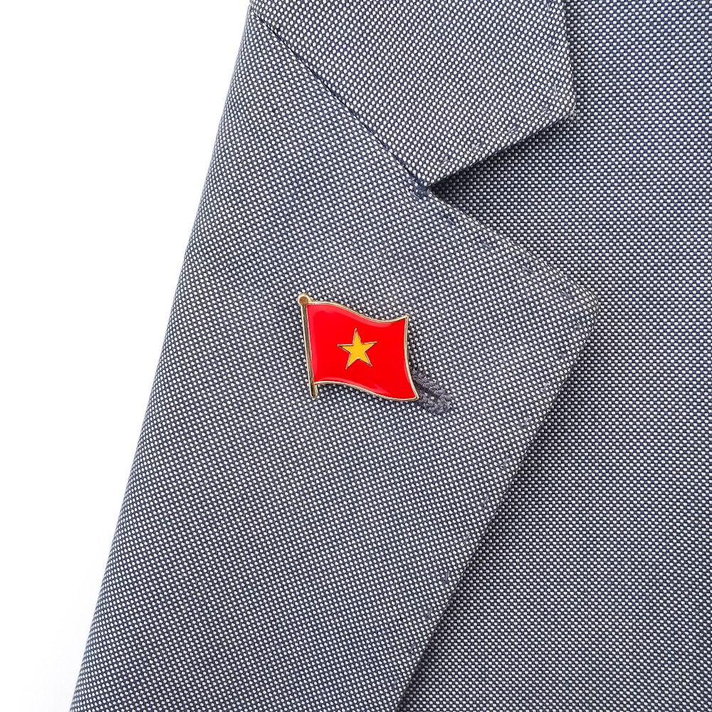 Zlatá brož Vlajka Vietnam 