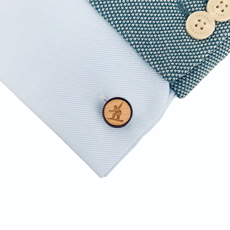 Dřevěné manžetové knoflíčky Snowboardista I. 