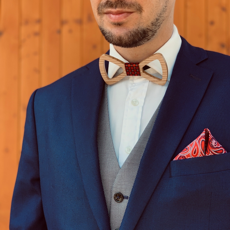 Dřevěný pánský motýlek Vrtule Red stars 