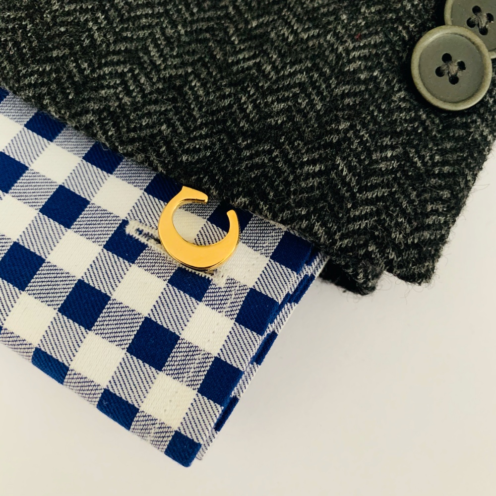 Manžetový knoflíček zlatý Iniciál C - malý 