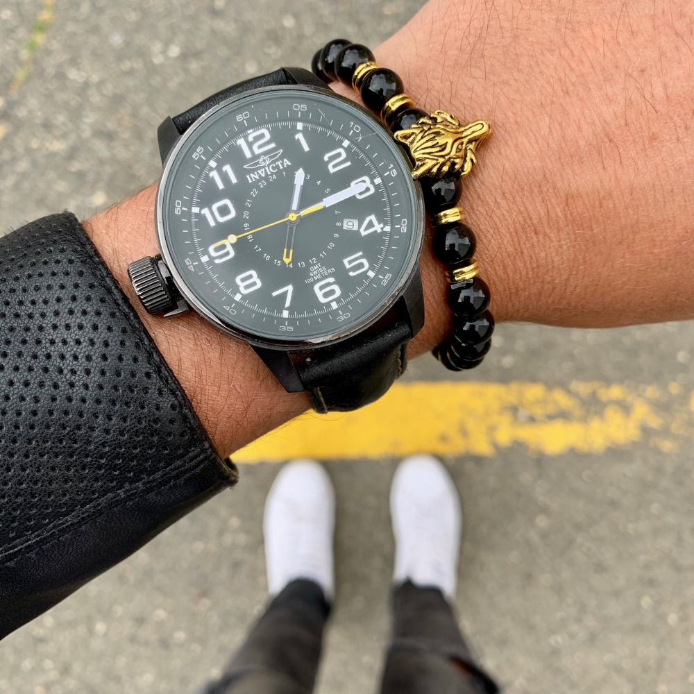 Černý náramek zlatý Vlk