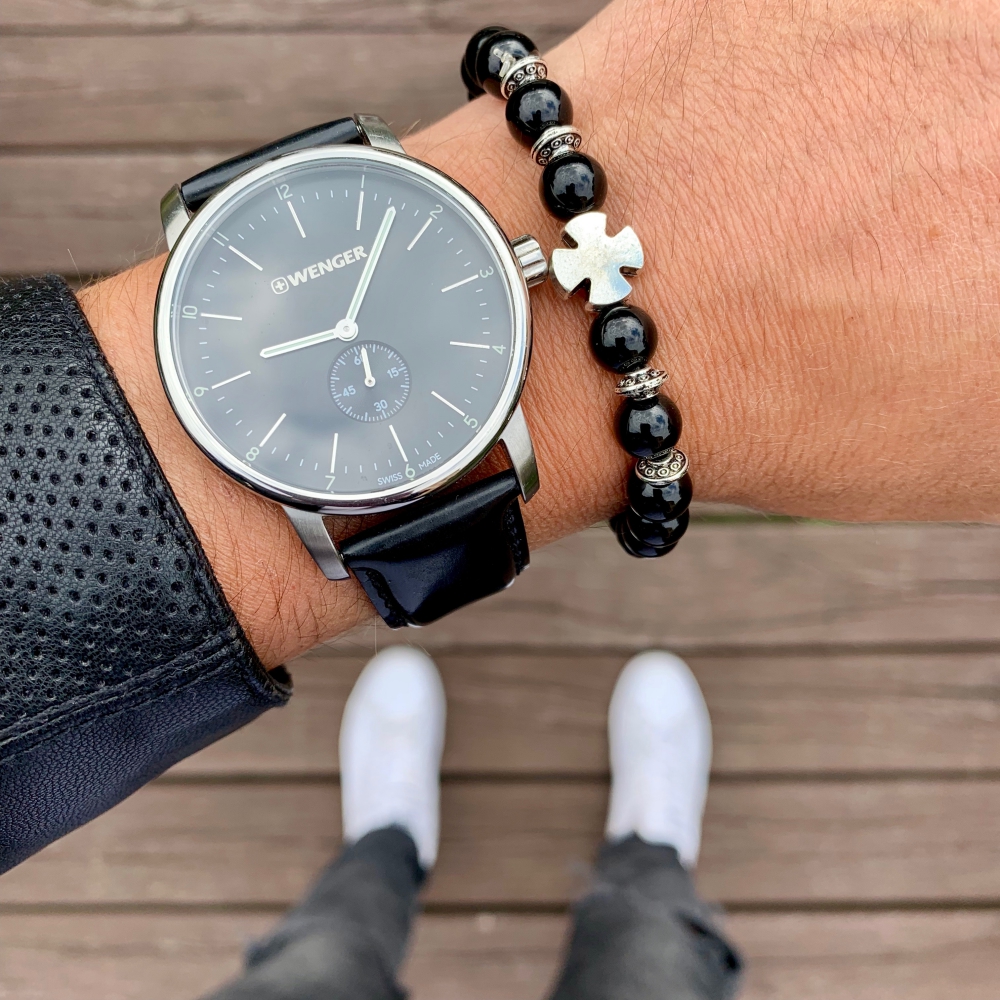 Černo - stříbrný náramek Kříž 