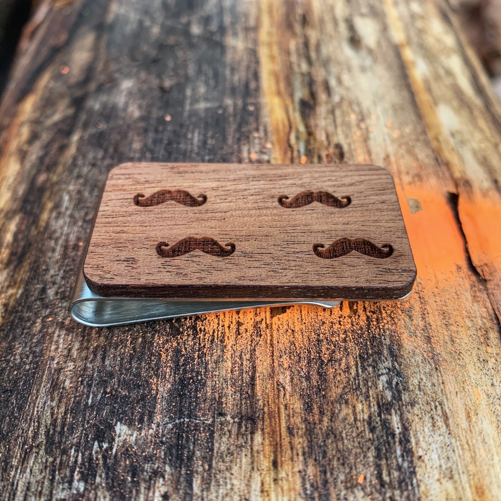 Dřevěná spona na peníze Wood Knírky 