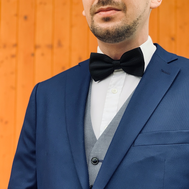 Černý motýlek Dots