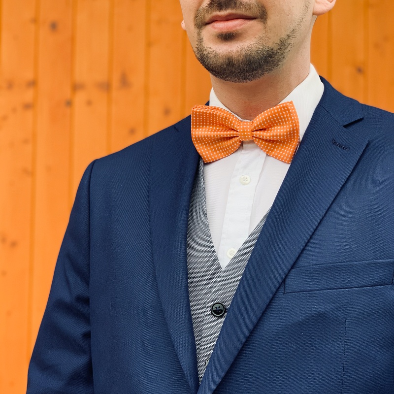 Oranžovo - bílý motýlek Dots