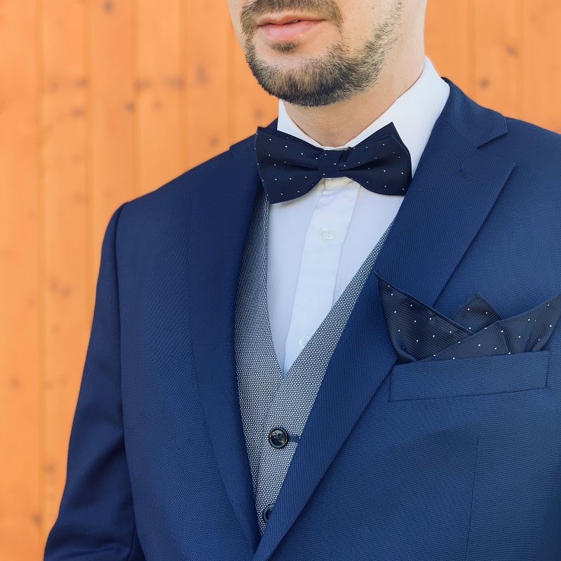 Tmavě modrý set - motýlek + kapesník + manžetové knoflíčky Tečky 