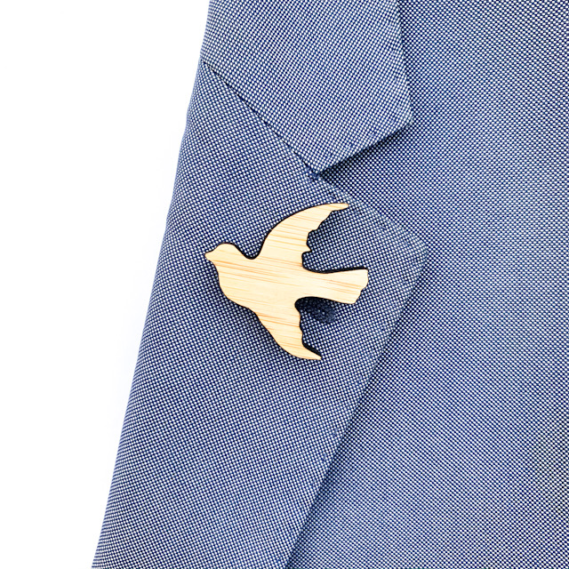 Dřevěná brož Letící vlaštovka 