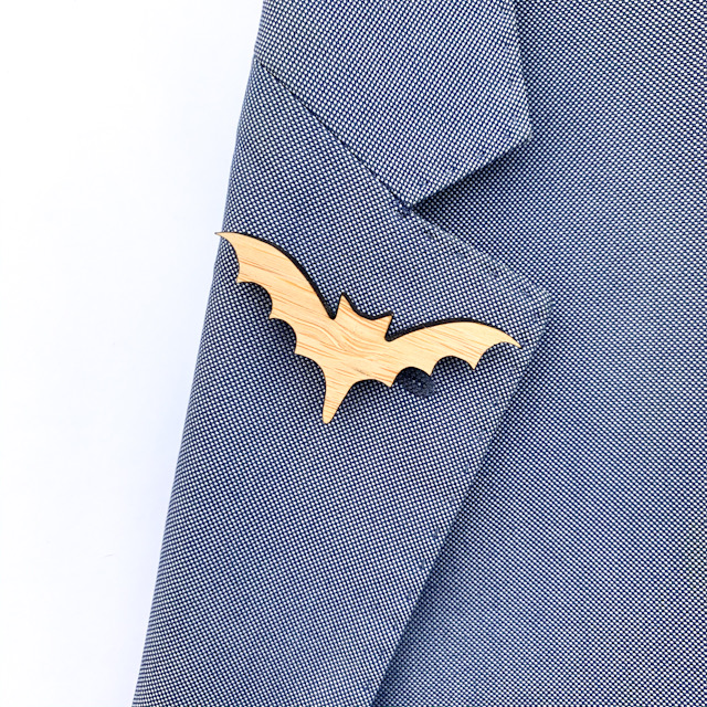 Dřevěná brož Netopýr