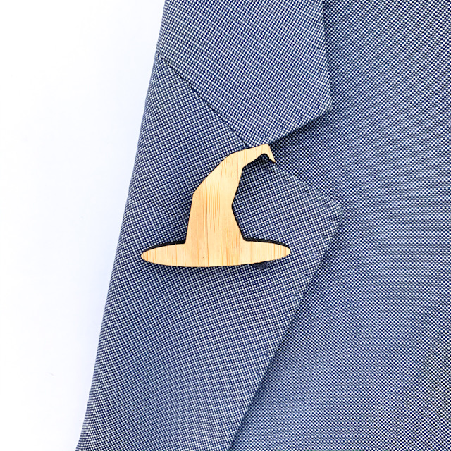 Dřevěná brož Čarodějnický klobouk 