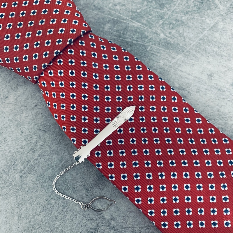 Stříbrná spona na kravatu Krk a hlava kytary