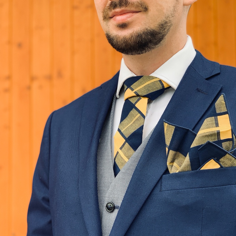 Modro - žlutý set kravata, motýlek a kapesník Check 