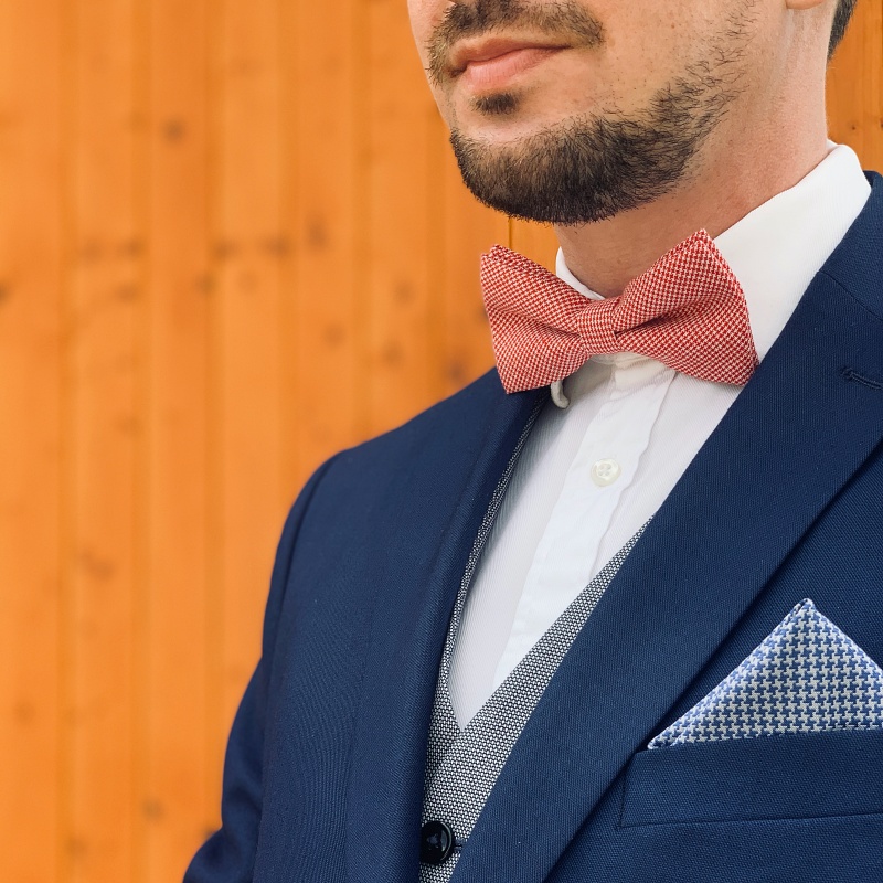 Červeno - bílý motýlek Houndstooth