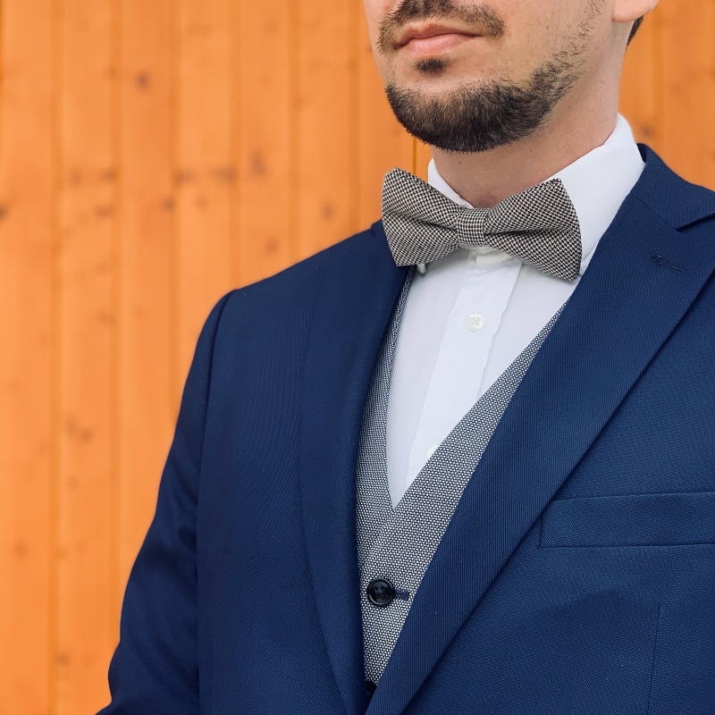 Hnědo - bílý motýlek Houndstooth