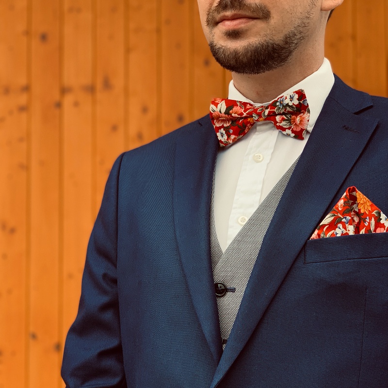 Červený set motýlek a kapesník Flower