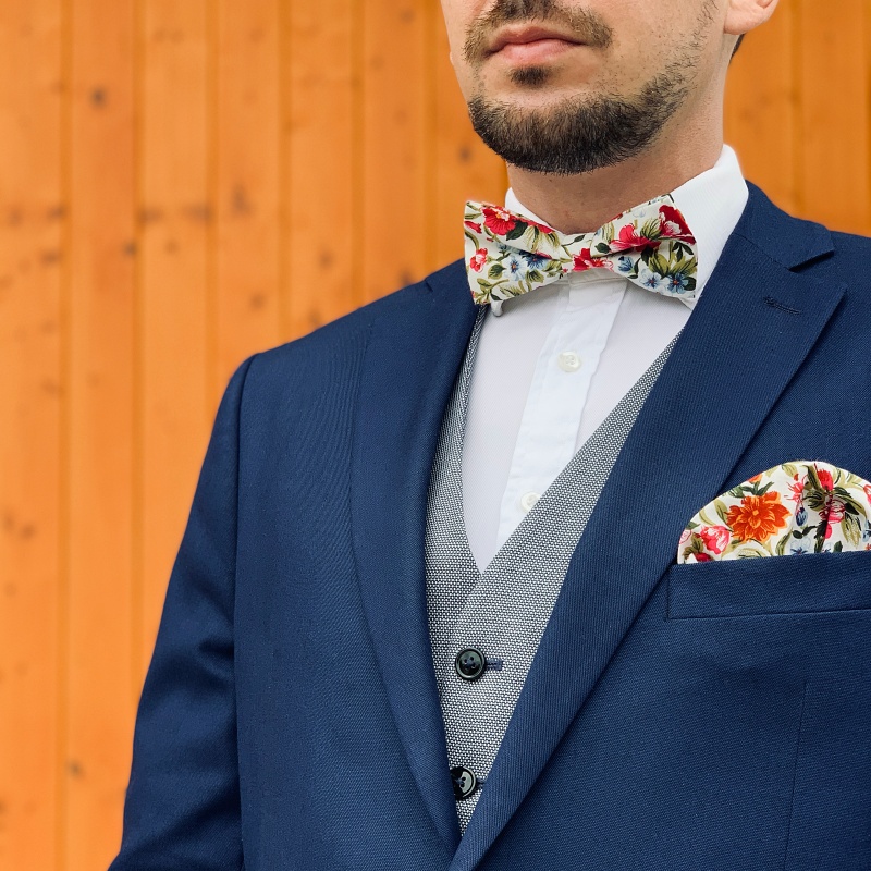 Bílý set motýlek a kapesník Flower