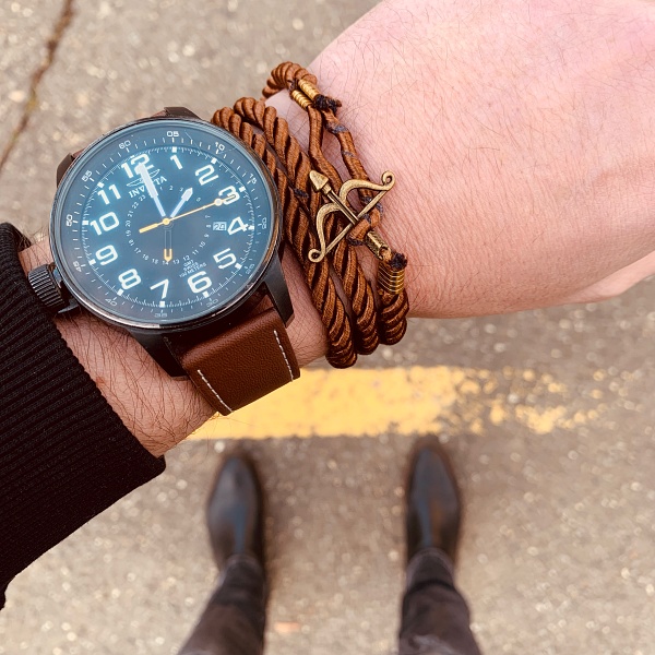 Hnědý náramek Luk a šíp - II. jakost 