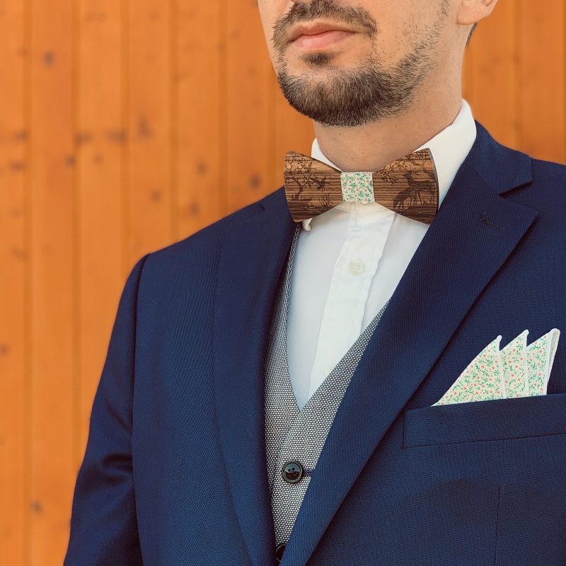 Dřevěný bílý set - motýlek Jeleni + manžetové knoflíčky + kapesník