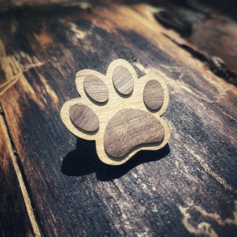 Dřevěná brož Tlapka 