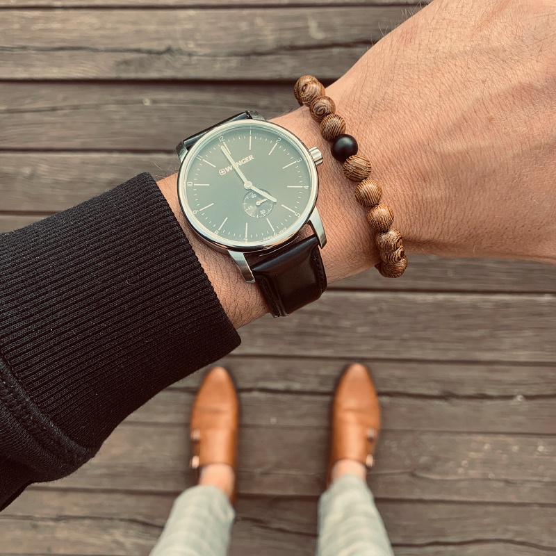 Hnědý náramek Wood black dot 