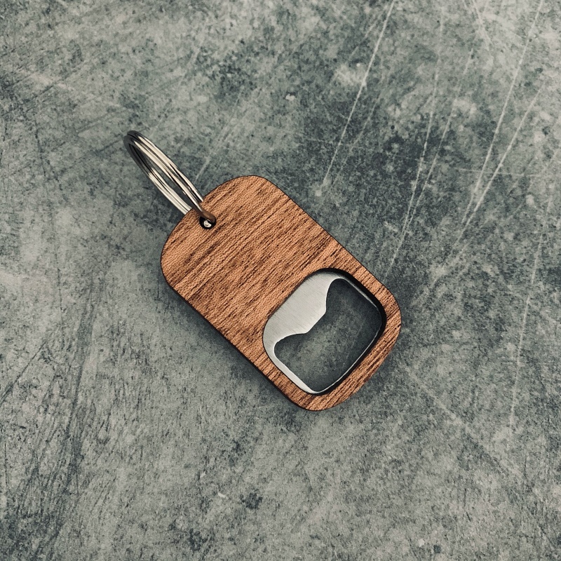 Dřevěná klíčenka Wood s otvírákem na pivo 