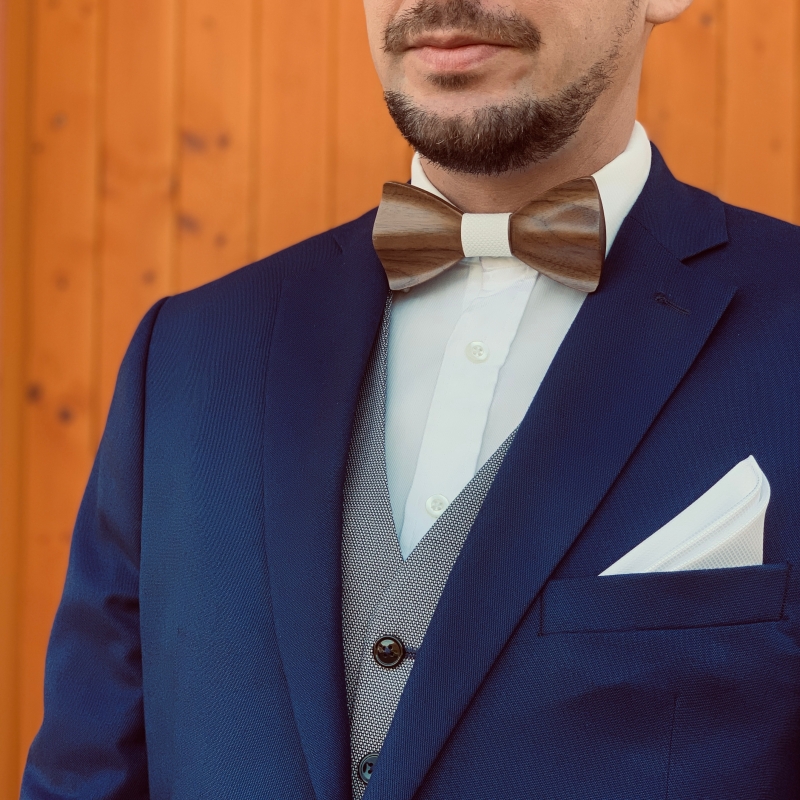 Dřevěný bílý set - motýlek Sharp Rounded + manžetové knoflíčky + kapesník