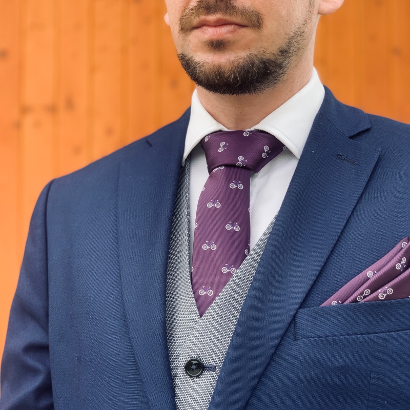 Fialový set kravata, motýlek a kapesník Silniční kolo