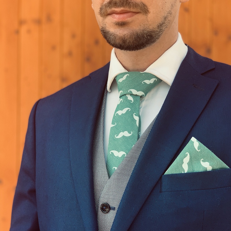 Zelený kapesník do saka Knír