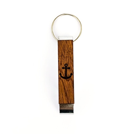 Dřevěná klíčenka Stick Kotva s otvírákem na pivo 