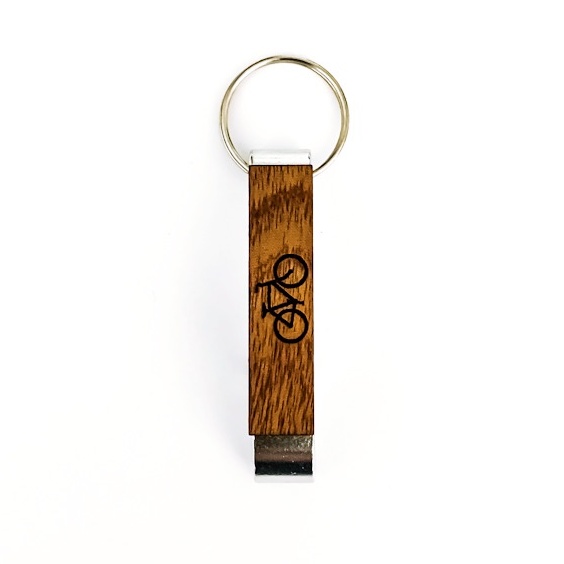 Dřevěná klíčenka Stick Kolo s otvírákem na pivo 