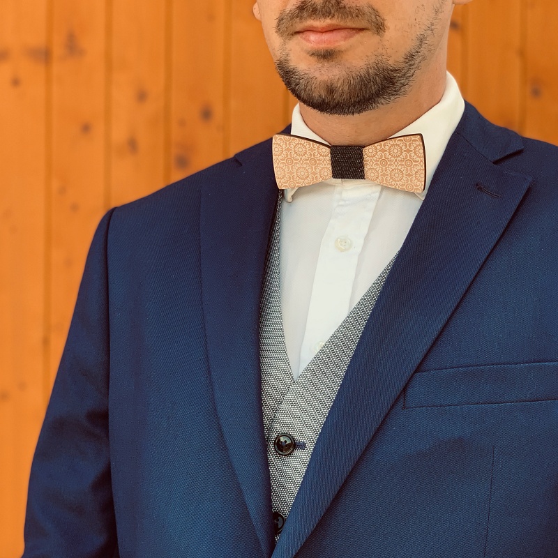 Dřevěný pánský motýlek Flower ornament black denim 