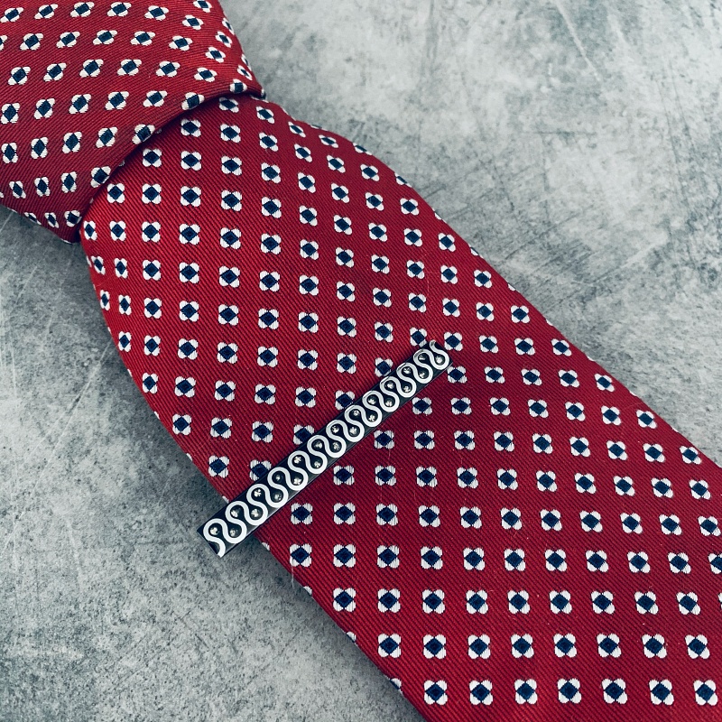 Stříbrno - černá spona na kravatu Snake