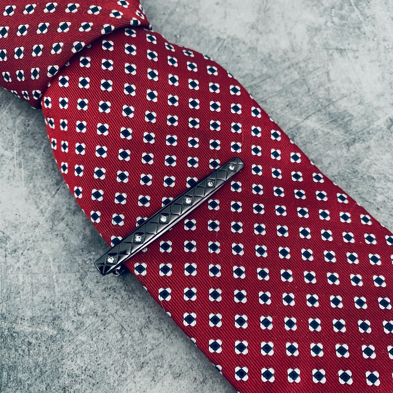 Šedá spona na kravatu Crystal Drop 