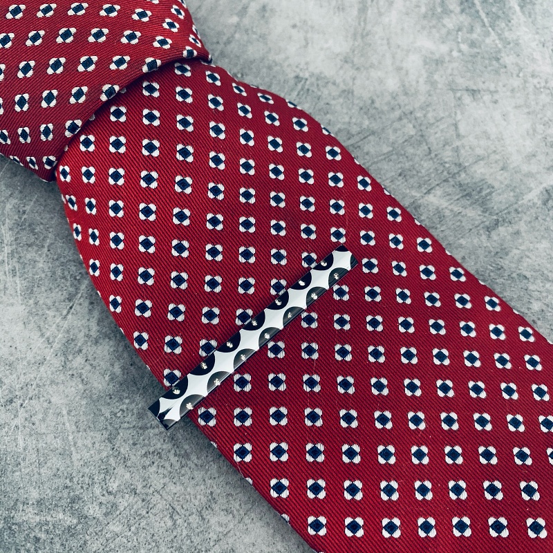 Stříbrno - černá spona na kravatu Semicircle