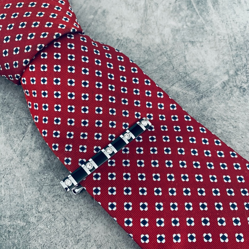 Stříbrno - černá spona na kravatu Ladder