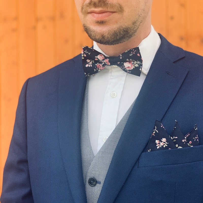 Modrý set motýlek a kapesník Růže 