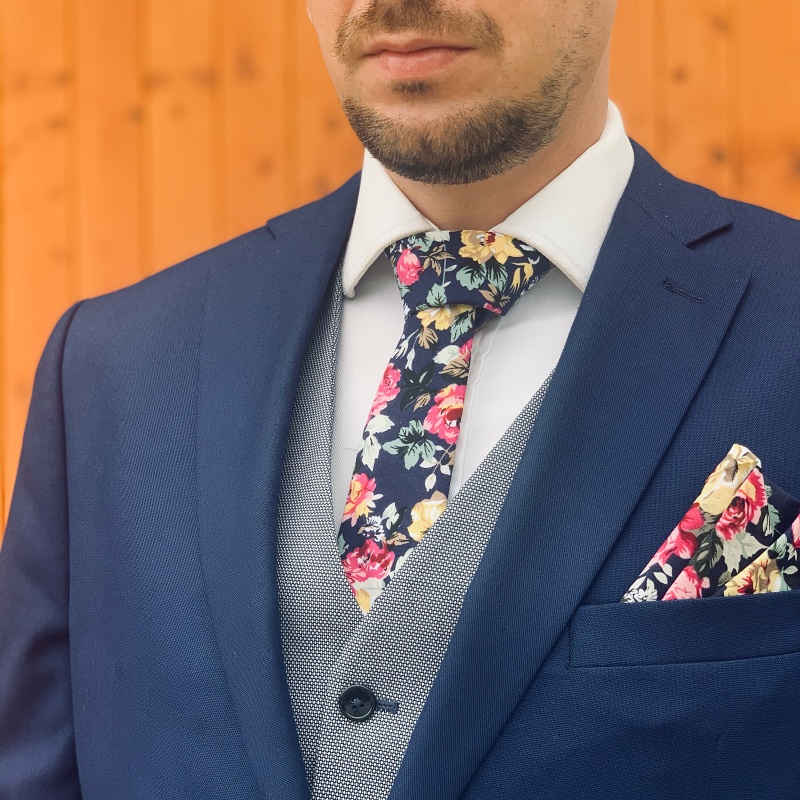 Modrý set kravata, motýlek a kapesník Růže 