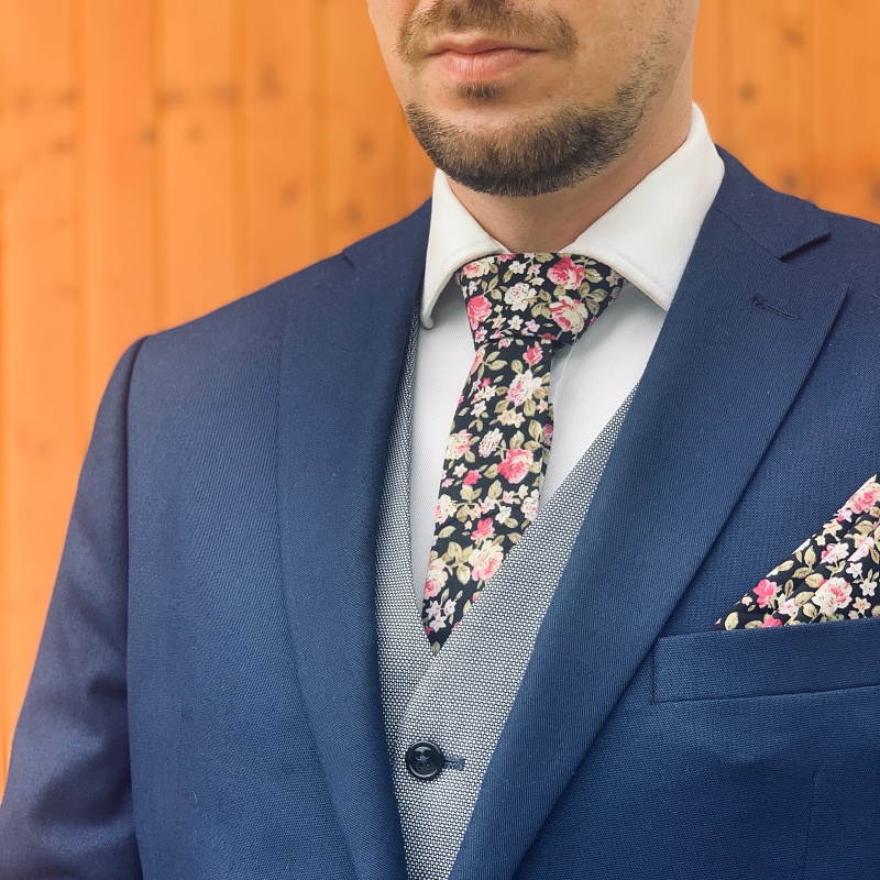 Černý set kravata, motýlek a kapesník Růže 